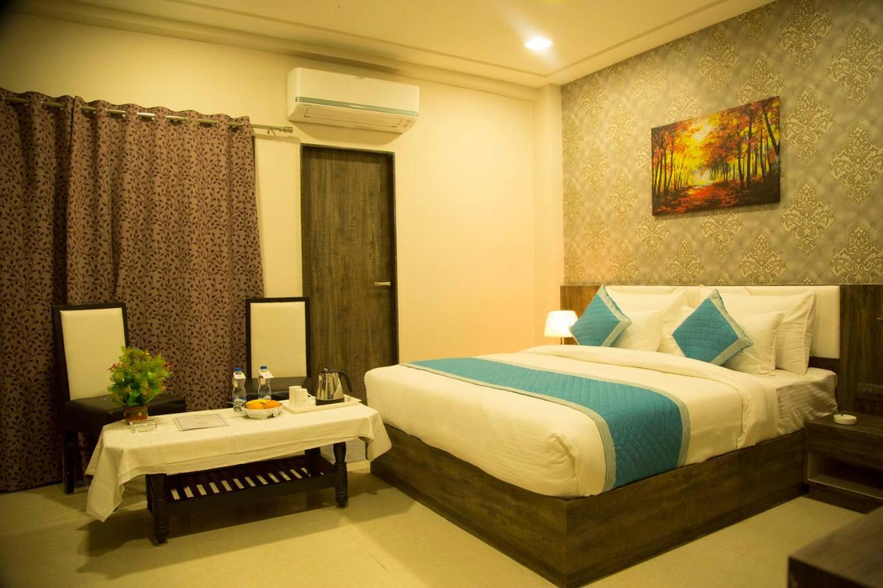 Hotel The Mewar Dabok Kültér fotó